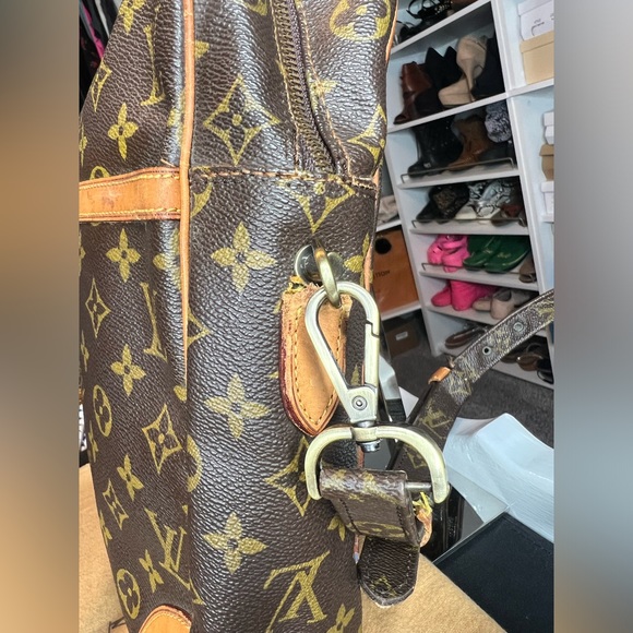 Vintage Louis Vuitton Crossbody - Picture 6 of 17